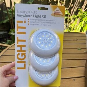 Extra-Bright 9-LED Anywhere Light XB